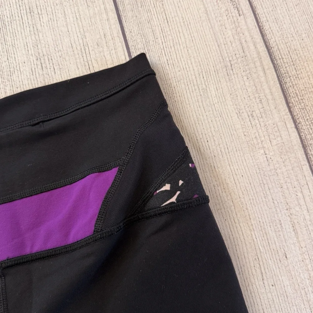 Lululemon Boogie Short Roll Down Black Violet Women's Size 6 Activewear Yoga